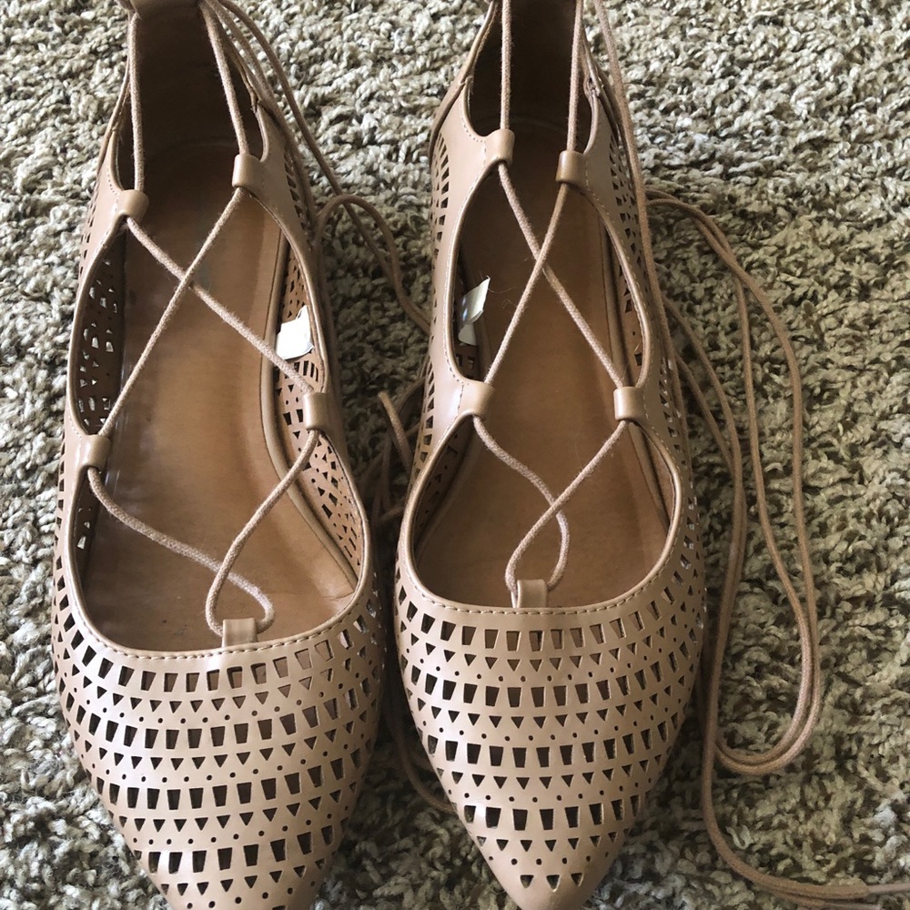 Size 10 tan lace up flats